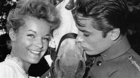 Here’s Why Alain Delon and Romy Schneider Never Got Married。